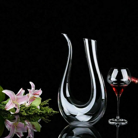 the beautiful ande elegant Crystal U-shaped 1500ml Wine Decanter