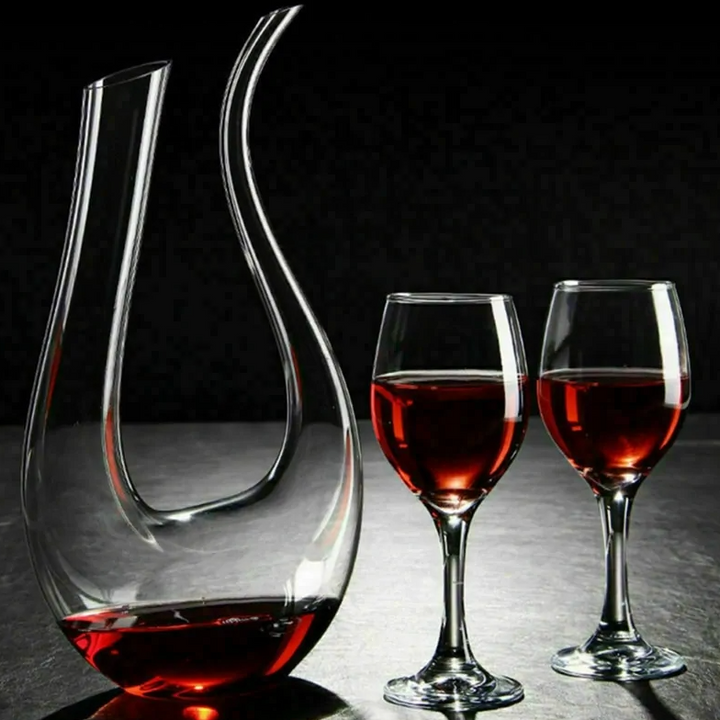 the beautiful ande elegant Crystal U-shaped 1500ml Wine Decanter